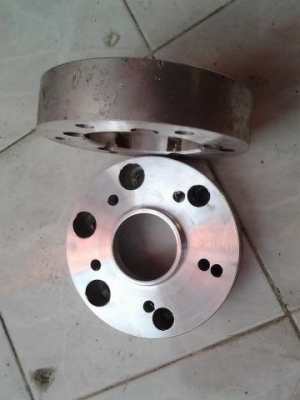 อะแดปเตอร์  6 ออก 5 หนา 1 นิ้วครื่ง 2200 บาท