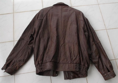 ขายเสื้อหนัง สีน้ำตาล สภาพสวย ไม่ขาด