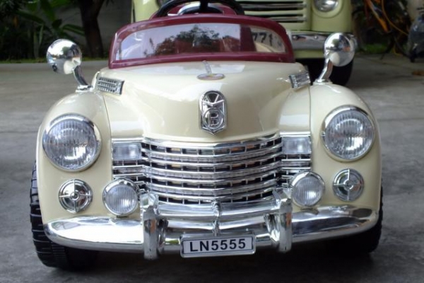 ขายแล้วค่ะ ขอบคุณ truck2hand ค่ะ รถไฟฟ้า Chevy 1947 เด็กเล่นสวยมาก