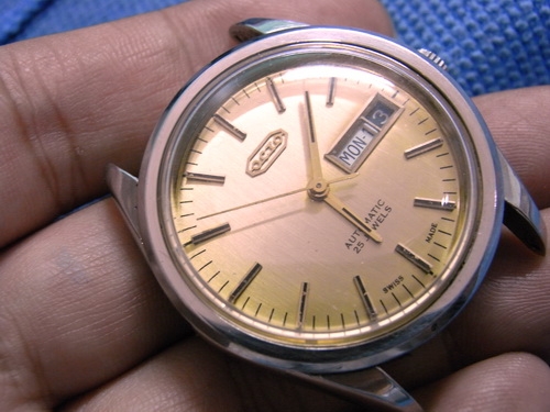 2ธ.ค.56((น้าเล็ก)) นำเสนอนาฬิกา ข้อมือ หลายเรือน 2ธ.ค.56((น้าเล็ก)) นำเสนอนาฬิกา ข้อมือ หลายเรือน