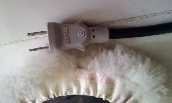 เครื่องขัดเงา ยี่ห้อ makita รุ่น 9218B ขนาด 7" 570 วัตต์