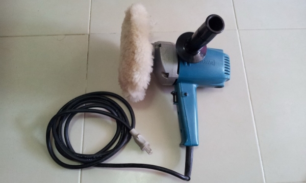 เครื่องขัดเงา ยี่ห้อ makita รุ่น 9218B ขนาด 7" 570 วัตต์
