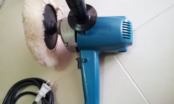 เครื่องขัดเงา ยี่ห้อ makita รุ่น 9218B ขนาด 7" 570 วัตต์