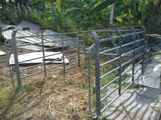 ขายคอกแป็ปสภาพสวยมาก ใส่รถแค็ป รุ่นไม่แน่ใจคร้าบ6900