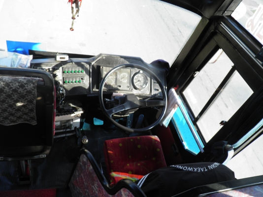 ขายรถบัสแอร์ 6 ล้อ ชั้นครึ่ง