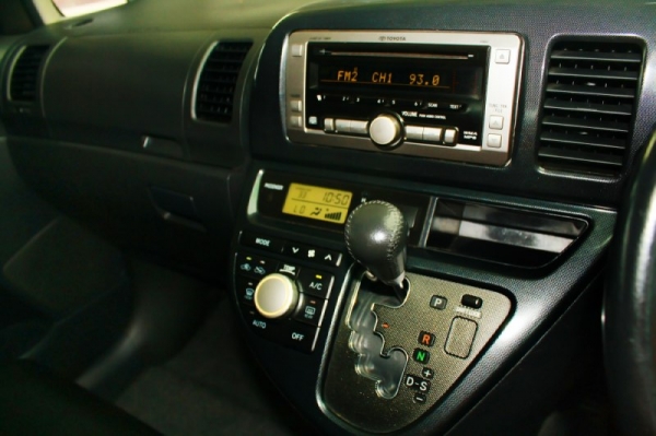 TOYOTA WISH 2.0  Limited AT ปี 2007