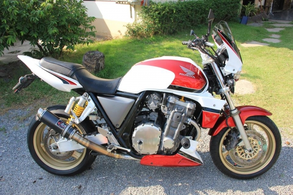 ขาย Honda Cb1000 ปี1997 เก็บงานใหม่หมดทั้งคัน ท่อสูตร ทะเบียนพร้อมโอน