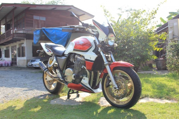 ขาย Honda Cb1000 ปี1997 เก็บงานใหม่หมดทั้งคัน ท่อสูตร ทะเบียนพร้อมโอน