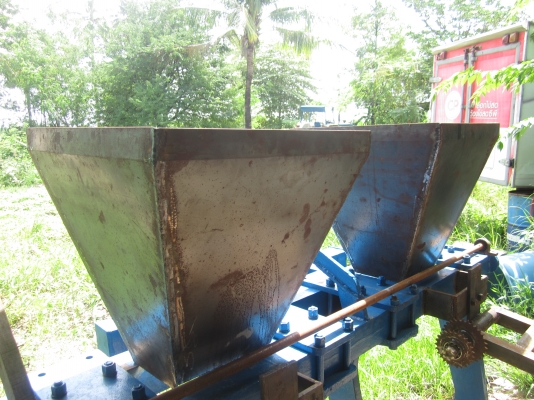 ขายริปเปอร์4ขาพร้อมถังปุ๋ย 2 ถังใหญ่ ราคา26000บาทราคานี้คุ้มครับ