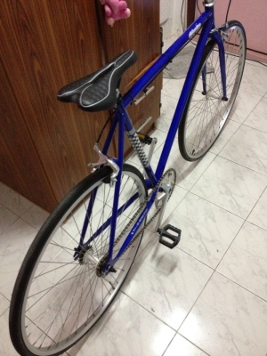 ขายจักรยานฟิกเกียร วินเทจ สีน้ำเงิน ล้อ700c จานหน้าSHIMANO 600 คอจุ่ม มีเบรคหหน้า-หลัง สภาพสวย ราคา7900บาท โทร0875077464โส