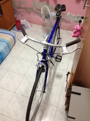 ขายจักรยานฟิกเกียร วินเทจ สีน้ำเงิน ล้อ700c จานหน้าSHIMANO 600 คอจุ่ม มีเบรคหหน้า-หลัง สภาพสวย ราคา7900บาท โทร0875077464โส