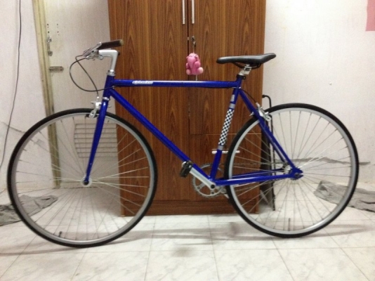 ขายจักรยานฟิกเกียร วินเทจ สีน้ำเงิน ล้อ700c จานหน้าSHIMANO 600 คอจุ่ม มีเบรคหหน้า-หลัง สภาพสวย ราคา7900บาท โทร0875077464โส