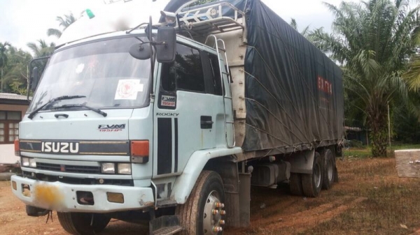 รถอีซูซุ 10 ล้อ รั้ว FVM 195 แรงม้า  สนใจติดต่อ 081 - 6079515