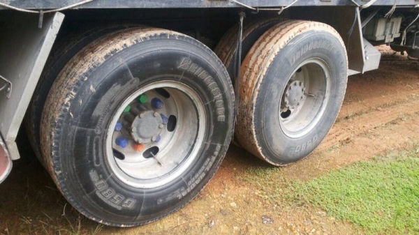 รถอีซูซุ 10 ล้อ รั้ว FVM 195 แรงม้า  สนใจติดต่อ 081 - 6079515