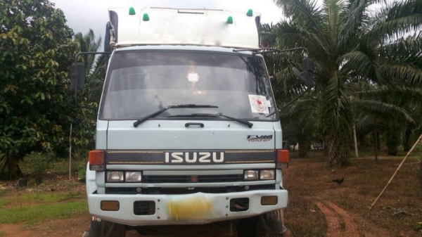 รถอีซูซุ 10 ล้อ รั้ว FVM 195 แรงม้า  สนใจติดต่อ 081 - 6079515