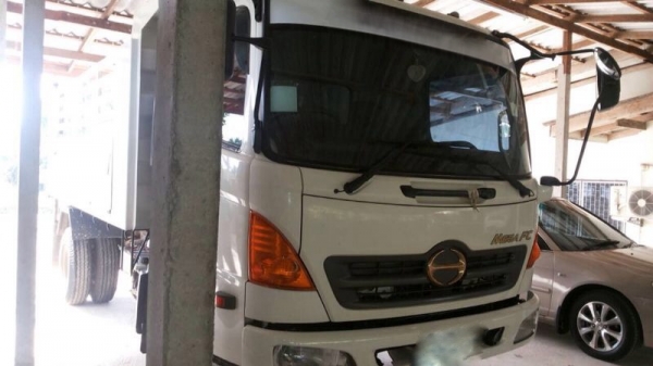 รถฮีโน่ 6 ล้อดั้ม 170 แรงม้า ปี 50 ( รถวิ่ง 4x,xxx กม. )   สนใจติ ดต่อ 081 - 6079515