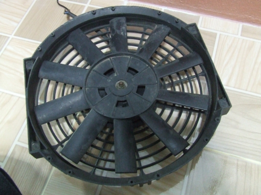 ขายพัดลมระบายความร้อนไฟ12V หน้า10นิ้ว ขายพัดลมระบายความร้อนไฟ12V หน้า10นิ้ว