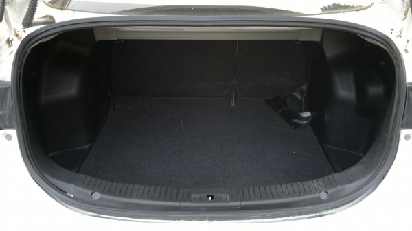 ขายรถบ้านมาสด้า2 เครื่อง1.5 เกียร์ธรรมดา ชุดแต่งรอบคัน กระจกไฟฟ้า ขายรถบ้านมาสด้า2 เครื่อง1.5 เกียร์ธรรมดา ชุดแต่งรอบคัน กระจกไฟฟ้า