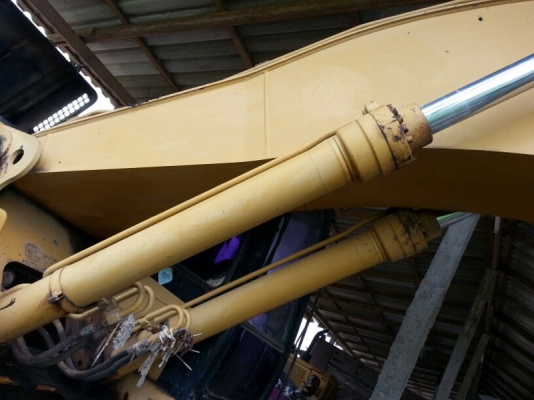 รถแบคโฮ CAT  325B  สนใจติดต่อ 081 - 6079515