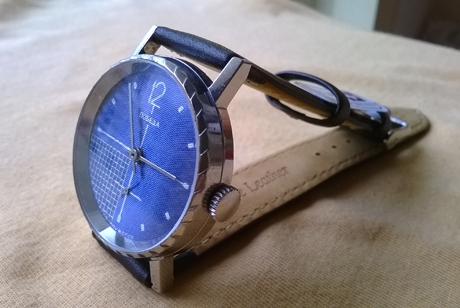 นาฬิการัสเซีย USSR ไขลาน สองเข็มครึ่ง ขนาด 36มม.(รวมเม็ด) เรือน stainless สายหนังใหม่ สภาพ 95\%