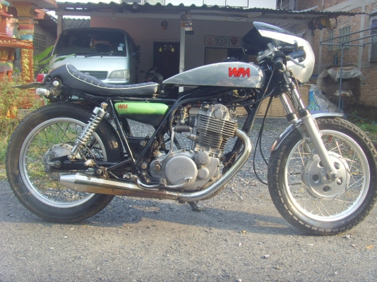 ร้อนเงินขาย yamaha sr400cc. ปี2001 อินวอย+สรรพสามิต ชุดแต่ง WM ทั้งคัน 49000