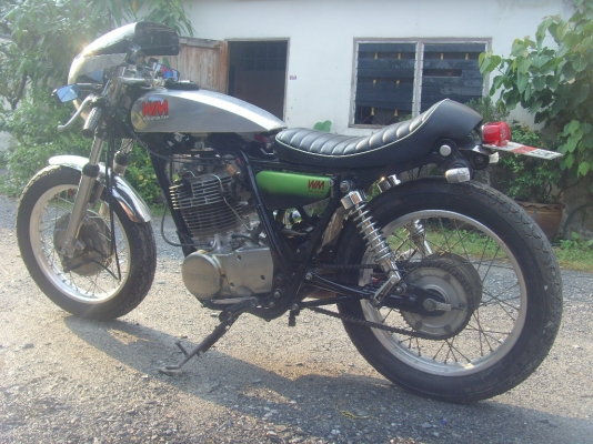 ร้อนเงินขาย yamaha sr400cc. ปี2001 อินวอย+สรรพสามิต ชุดแต่ง WM ทั้งคัน 49000