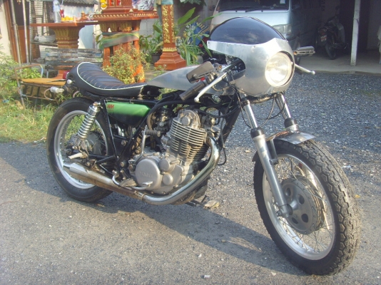 ร้อนเงินขาย yamaha sr400cc. ปี2001 อินวอย+สรรพสามิต ชุดแต่ง WM ทั้งคัน 49000