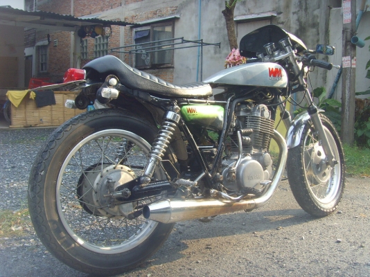 ร้อนเงินขาย yamaha sr400cc. ปี2001 อินวอย+สรรพสามิต ชุดแต่ง WM ทั้งคัน 49000