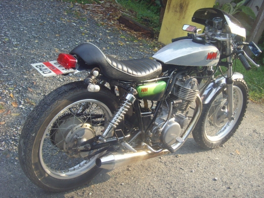 ร้อนเงินขาย yamaha sr400cc. ปี2001 อินวอย+สรรพสามิต ชุดแต่ง WM ทั้งคัน 49000