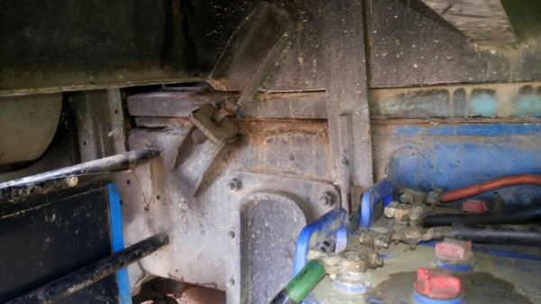 รถอีซูซุ 10 ล้อ จัมโบ้  เปลื่ยนเครื่อง 260 แรงม้า.  ( ขายแม่ , ลูก )  สนใจติดต่อ 081 - 6079515