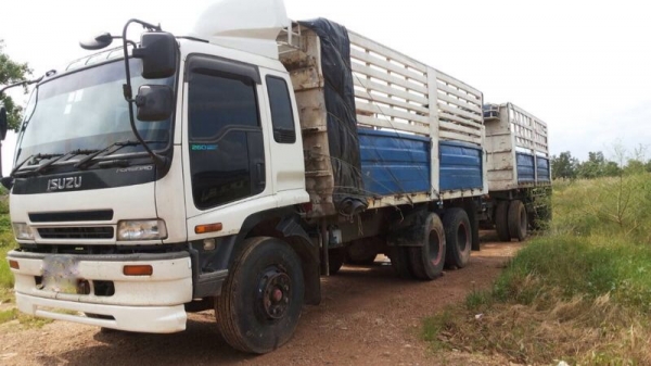 รถอีซูซุ 10 ล้อ จัมโบ้  เปลื่ยนเครื่อง 260 แรงม้า.  ( ขายแม่ , ลูก )  สนใจติดต่อ 081 - 6079515