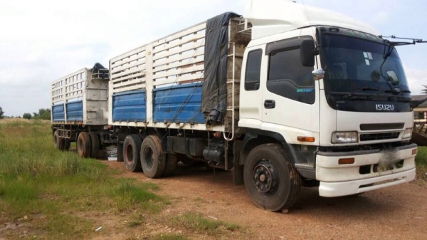 รถอีซูซุ 10 ล้อ จัมโบ้  เปลื่ยนเครื่อง 260 แรงม้า.  ( ขายแม่ , ลูก )  สนใจติดต่อ 081 - 6079515