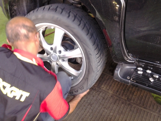 แม็ก+ยาง ขอบ 20 นิ้ว6รู กระบะยกสูงยาง265/50/20 ดอกหนาๆ ทั้ง4 เส้น