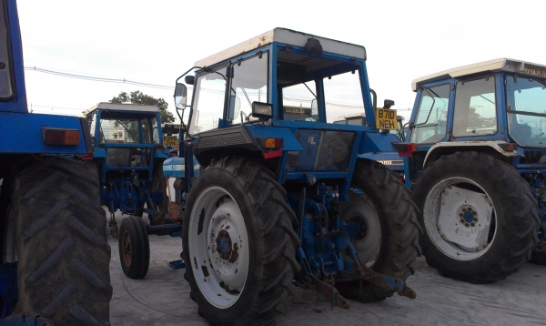 ฟอร์ด 6610 เกียร์กลาง ราคา 410,000 เท่านั้น ดาวน์ 200,000 ออกรถได้เลย