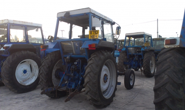 ฟอร์ด 6610 เกียร์กลาง ราคา 410,000 เท่านั้น ดาวน์ 200,000 ออกรถได้เลย