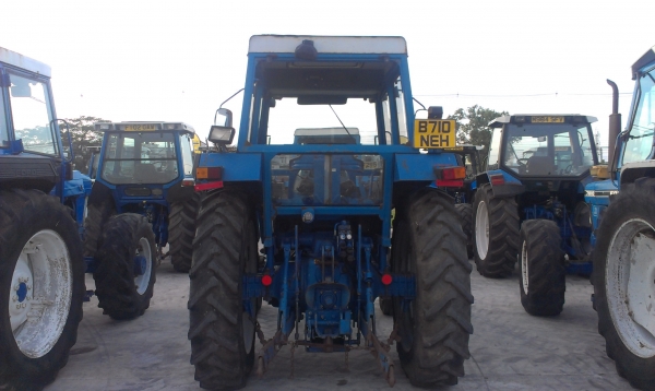 ฟอร์ด 6610 เกียร์กลาง ราคา 410,000 เท่านั้น ดาวน์ 200,000 ออกรถได้เลย