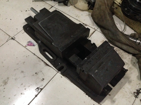 ขายปากกาถอดจากเครื่อง ญี่ปุ่น จับชิ้นงานขนาด 8 นิ้ว สภาพดี แท่นแน่น หมุนคล่อง พร้อมใช้งาน