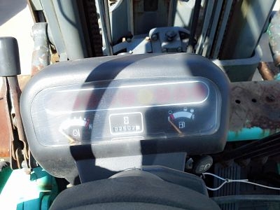 ขายMITSUBISHI FD25ขนาด2.5ตัน เสาสูง4.5เมตร เกียร์ธรรมดา เครื่องดีเซลS4S งาคว่ำหงายหรืองากระดกและหมุนได้ พร้อมบุ้งกี๋ ชั่วโมงการใช้งาน2XXXราคาต่อรองได้0816161541