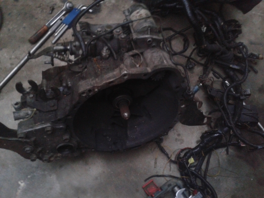 ขายเกียร์ธรรมดา3Sขับหน้า  ลิมีเต็ด 9000 บาท