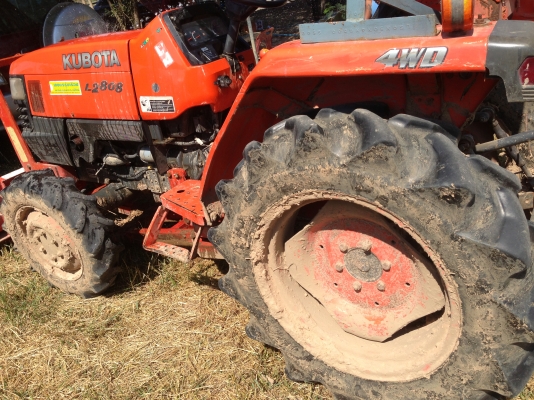 ขายรถไถคูโบต้า L2808 ระบบ 4 WD พวงมาลัยพาวเวอร์ อุปกรณ์ มีใบมีดดันหน้า ผานหลัง ยางดี 4 เส้น ระบบสมบู ขายรถไถคูโบต้า L2808 ระบบ 4 WD พวงมาลัยพาวเวอร์ อุปกรณ์ มีใบมีดดันหน้า ผานหลัง ยางดี 4 เส้น ระบบสมบู
