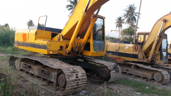 ขายด่วน CAT E200B สภาพสวยพร้อมใช้