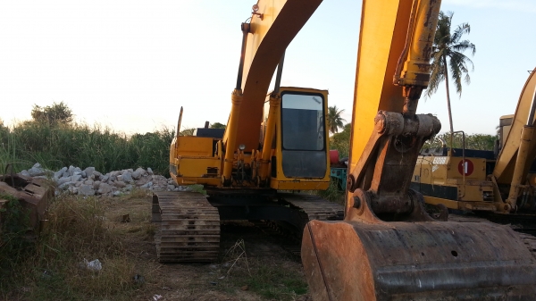 ขายด่วน CAT E200B สภาพสวยพร้อมใช้