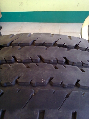 MICHELIN  XCD 215R14  (ตอนนี้โดนซื้อไปหมดแล้วครับสองเส้นสุดท้ายไปจ.ว ตราด)