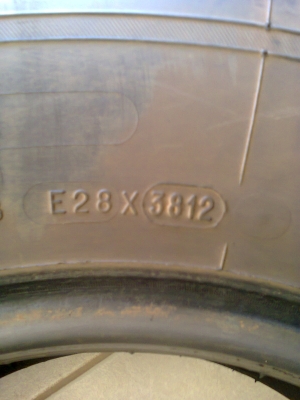 MICHELIN  XCD 215R14  (ตอนนี้โดนซื้อไปหมดแล้วครับสองเส้นสุดท้ายไปจ.ว ตราด)