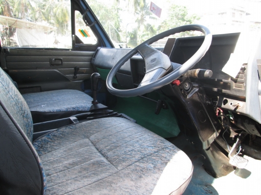 ขาย Isuzu NPR 115HP 6ล้อรถห้าง ยาว4.50ม. ปี93.