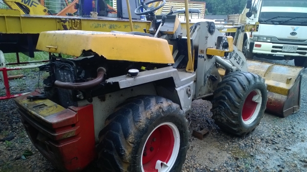 รถตักKOMATSU WA40-5  ใช้อยู่ที่ร้าน สภาพใช้งานได้ปกติ