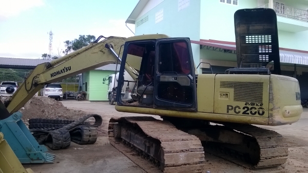 ขายรถขุด komatsu pc200-6