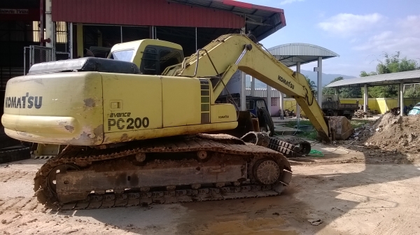 ขายรถขุด komatsu pc200-6