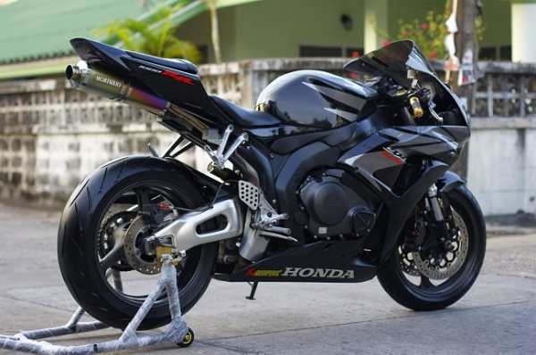 <<ดาวน์ 135,000>> CBR 1000RR ทบแท้ หล่อๆสักคัน