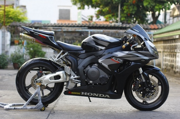 <<ดาวน์ 135,000>> CBR 1000RR ทบแท้ หล่อๆสักคัน